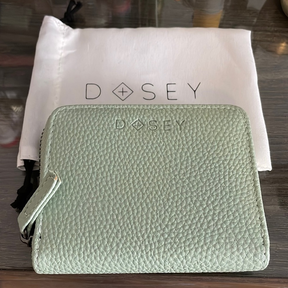 Dosey pill organizer wallet